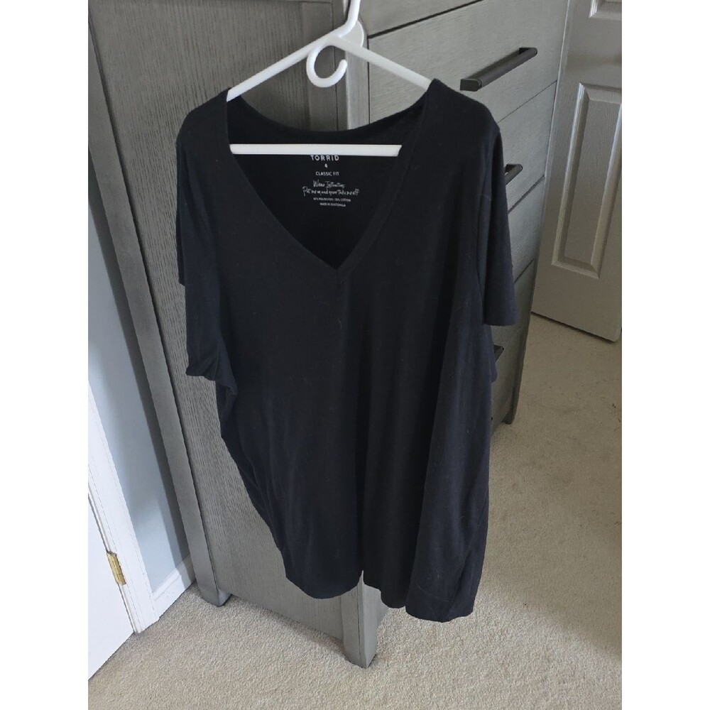 torrid Black V-Neck Tee Shirt